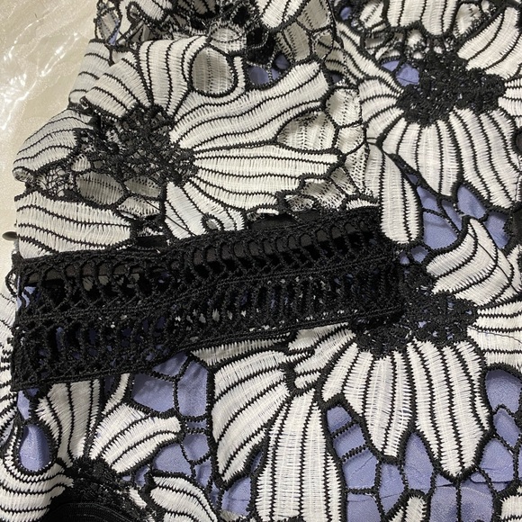 Romeo & Juliet Couture black lace dress/blue, Med. - Picture 3 of 7